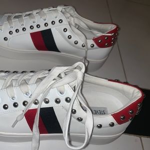 Steve madden unworn brand new sneakers